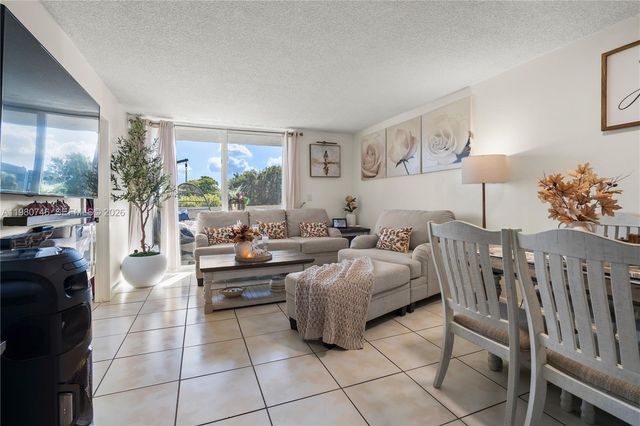 10000 NW 80th Ct 2456, Hialeah Gardens, FL 33016