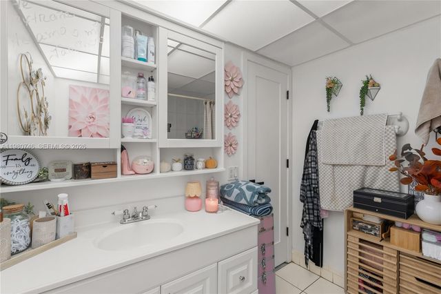 10000 NW 80th Ct 2456, Hialeah Gardens, FL 33016