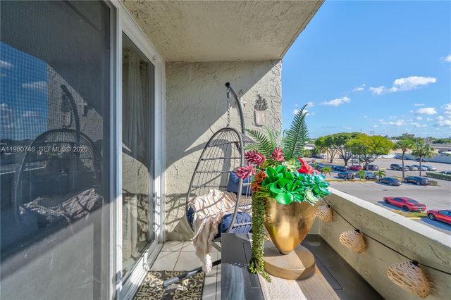 10000 NW 80th Ct 2456, Hialeah Gardens, FL 33016