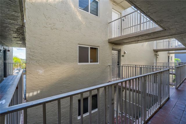 10000 NW 80th Ct 2456, Hialeah Gardens, FL 33016