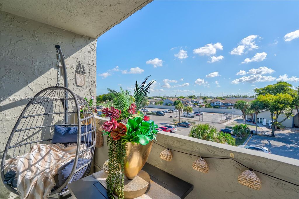 10000 NW 80th Ct 2456, Hialeah Gardens, FL 33016