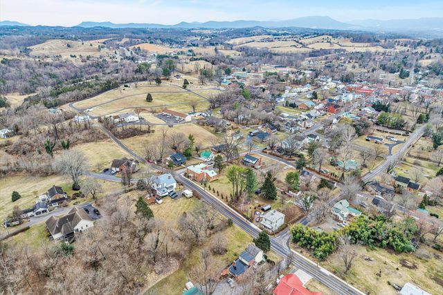 E 322 Main ST, Fincastle, VA 24090