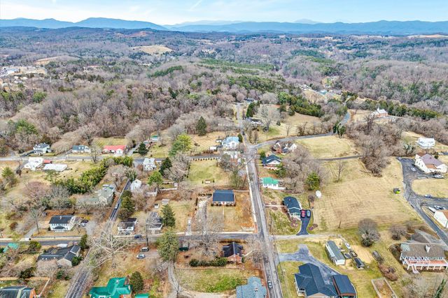 E 322 Main ST, Fincastle, VA 24090