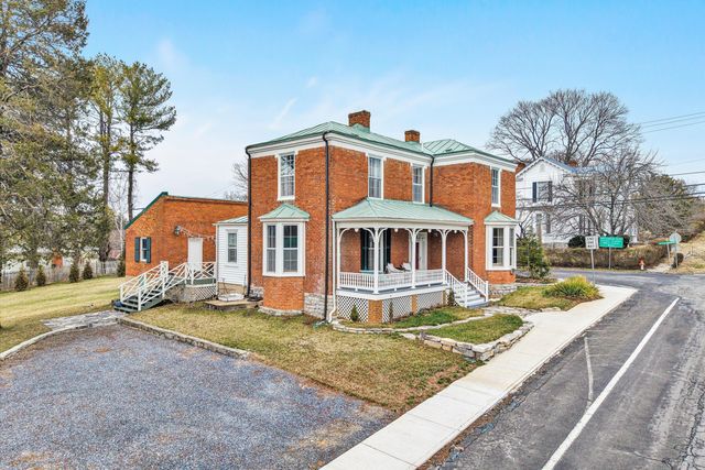 E 322 Main ST, Fincastle, VA 24090