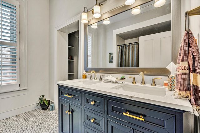 E 322 Main ST, Fincastle, VA 24090