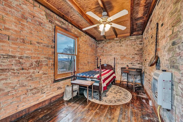 E 322 Main ST, Fincastle, VA 24090