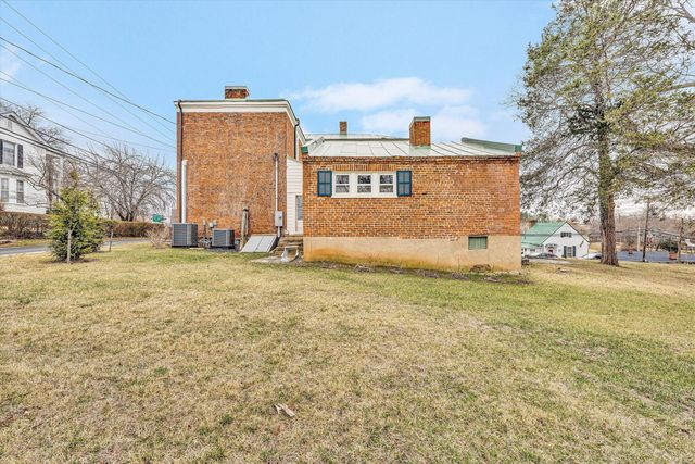 E 322 Main ST, Fincastle, VA 24090