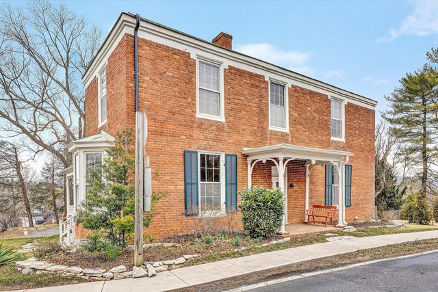 E 322 Main ST, Fincastle, VA 24090