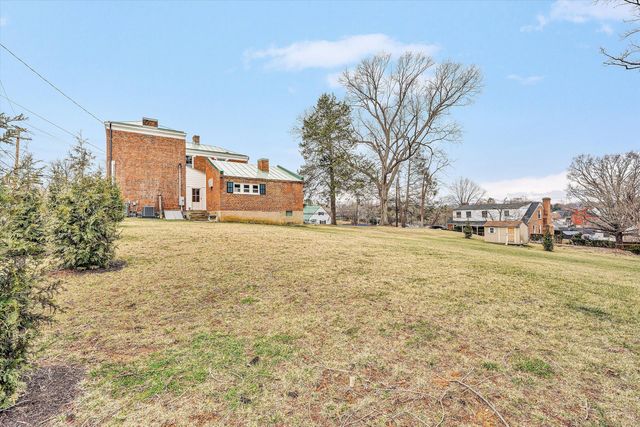 E 322 Main ST, Fincastle, VA 24090