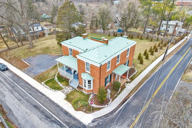 E 322 Main ST, Fincastle, VA 24090