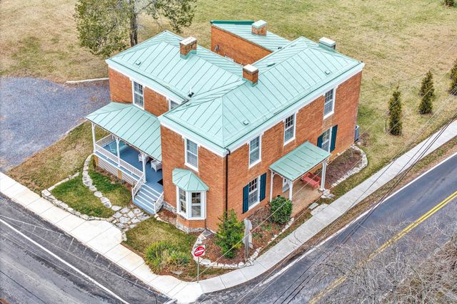 E 322 Main ST, Fincastle, VA 24090