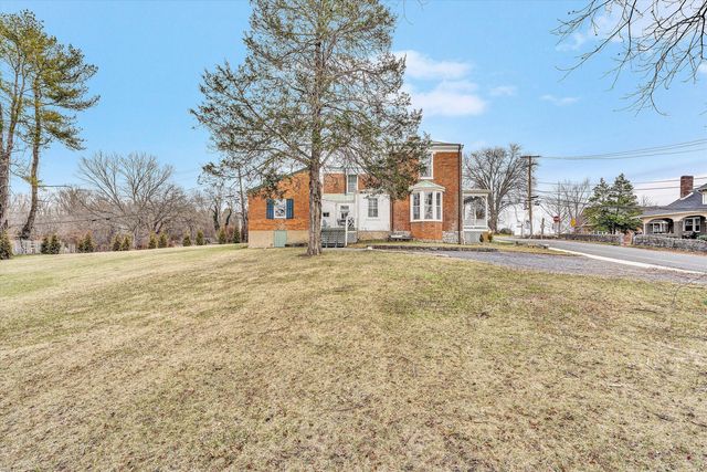 E 322 Main ST, Fincastle, VA 24090