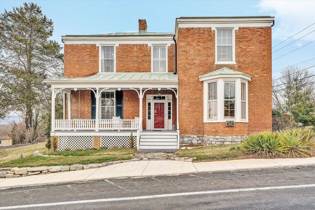 E 322 Main ST, Fincastle, VA 24090