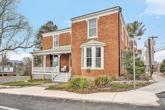 E 322 Main ST, Fincastle, VA 24090