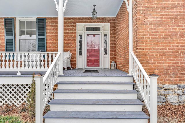 E 322 Main ST, Fincastle, VA 24090