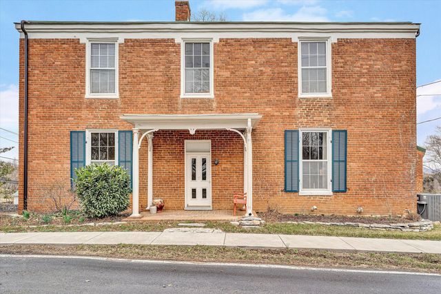 E 322 Main ST, Fincastle, VA 24090