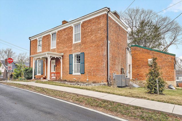 E 322 Main ST, Fincastle, VA 24090