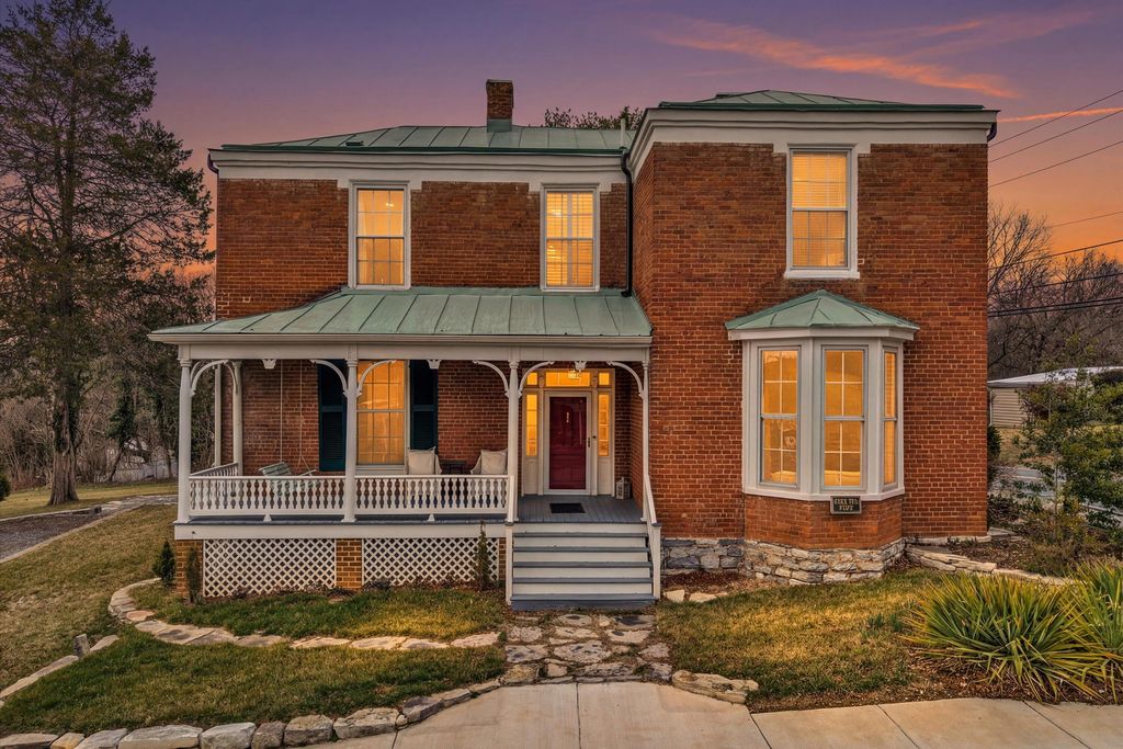 E 322 Main ST, Fincastle, VA 24090