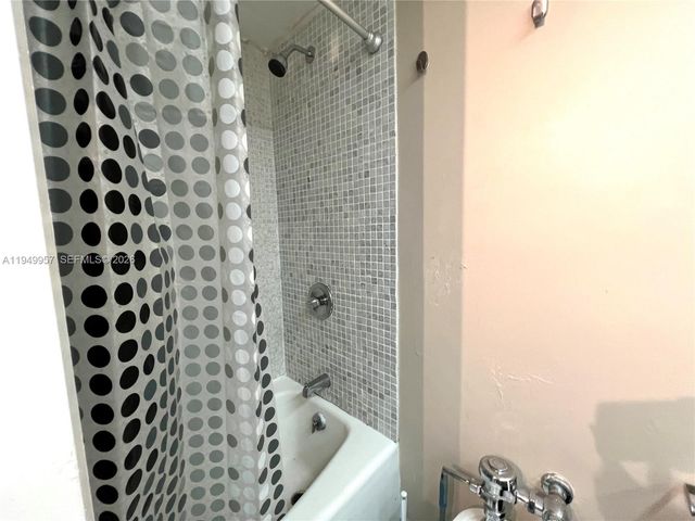 5445 Collins Ave 1425, Miami Beach, FL 33140