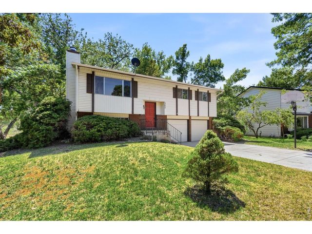 307 Bluebird Ct, Fort Collins, CO 80526