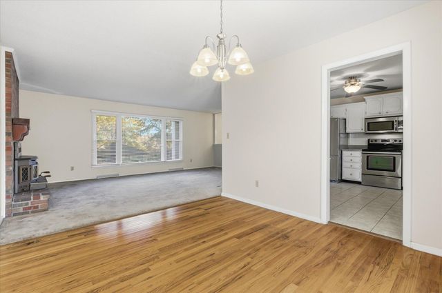 1225 S FAIRVIEW RD, Columbia, MO 65203