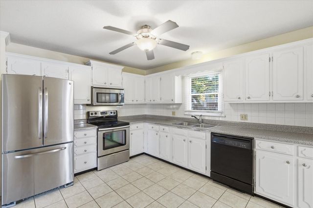 1225 S FAIRVIEW RD, Columbia, MO 65203