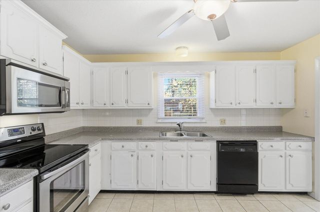 1225 S FAIRVIEW RD, Columbia, MO 65203