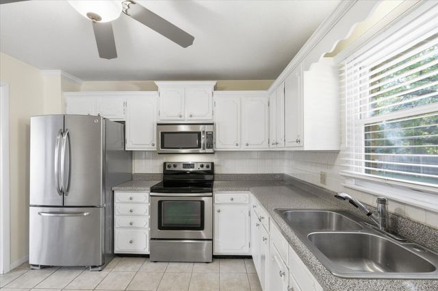 1225 S FAIRVIEW RD, Columbia, MO 65203