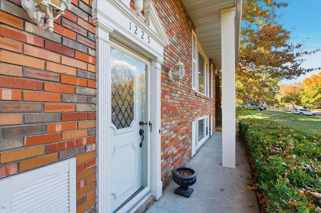 1225 S FAIRVIEW RD, Columbia, MO 65203
