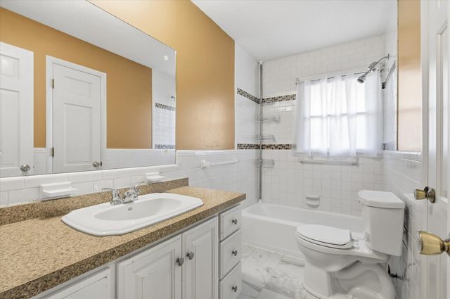 1225 S FAIRVIEW RD, Columbia, MO 65203