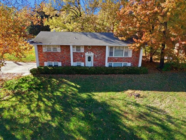 1225 S FAIRVIEW RD, Columbia, MO 65203