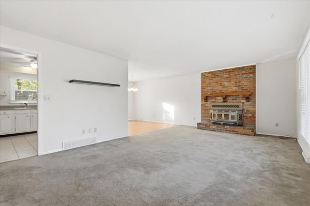 1225 S FAIRVIEW RD, Columbia, MO 65203