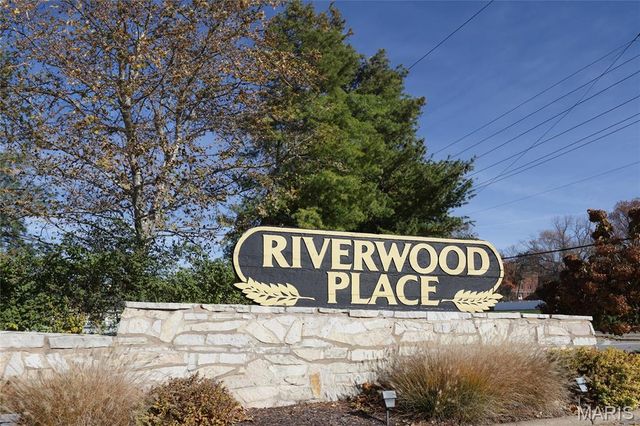 2154 Riverwood Trails Drive, Hazelwood, MO 63031