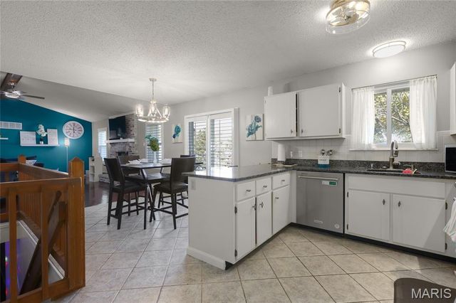 2154 Riverwood Trails Drive, Hazelwood, MO 63031