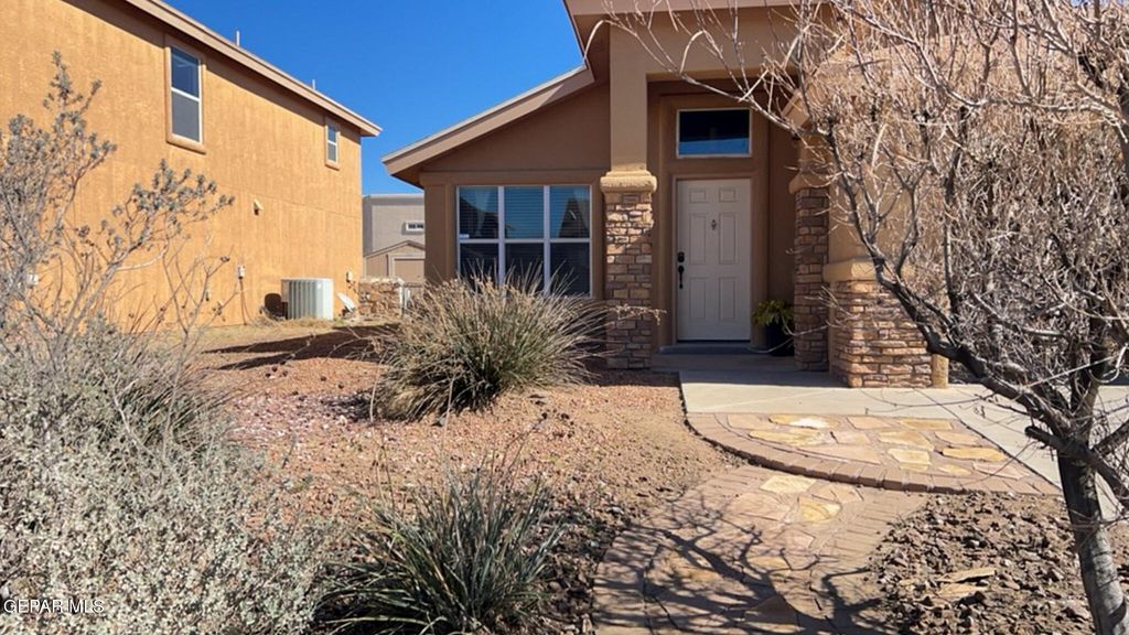 2924 PINO BLANCO Place, El Paso, TX 79938