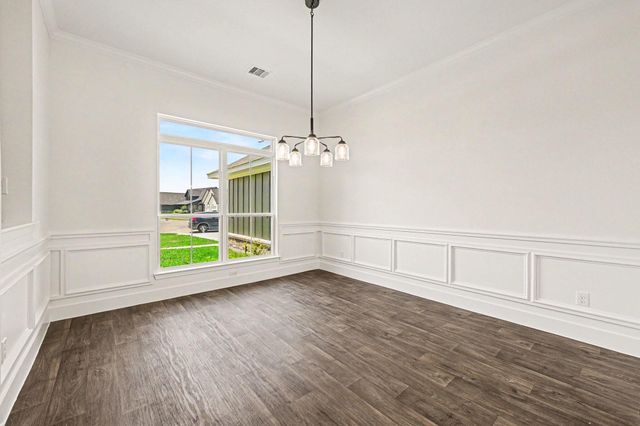 9 Keystone Court, Angleton, TX 77515