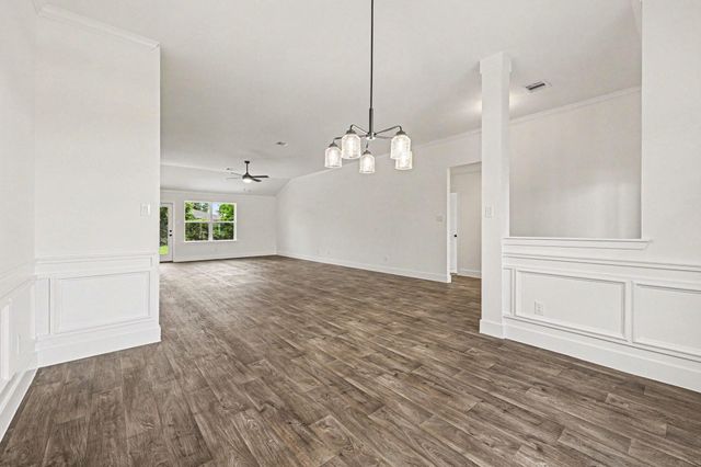 9 Keystone Court, Angleton, TX 77515