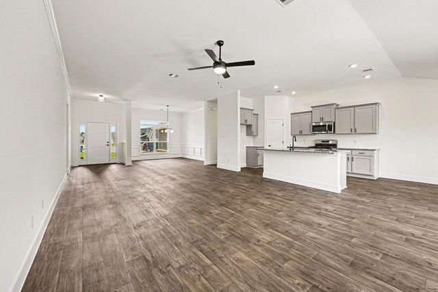 9 Keystone Court, Angleton, TX 77515