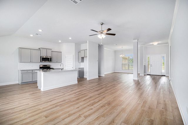 9 Keystone Court, Angleton, TX 77515