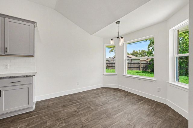 9 Keystone Court, Angleton, TX 77515