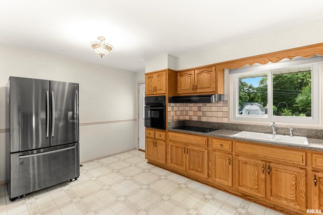 311 DUNDEE Road, East Peoria, IL 61611