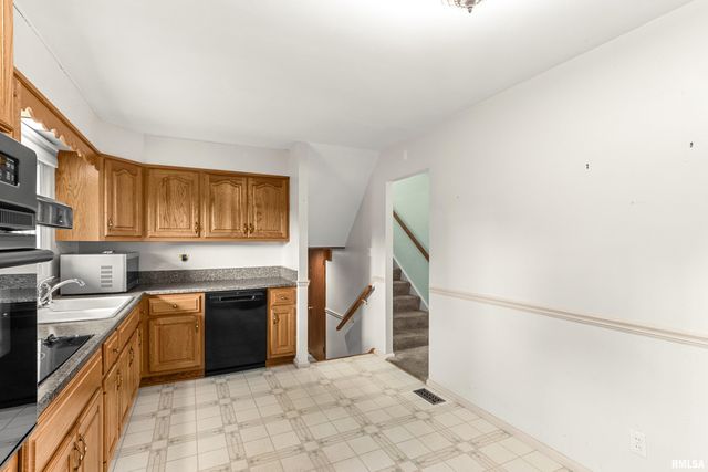 311 DUNDEE Road, East Peoria, IL 61611