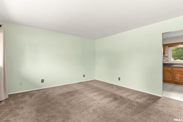 311 DUNDEE Road, East Peoria, IL 61611