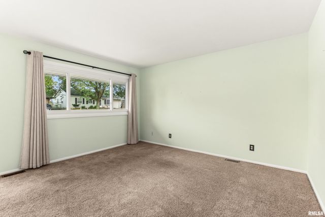 311 DUNDEE Road, East Peoria, IL 61611