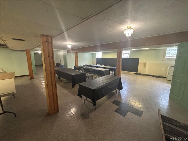 10510 Sterritt Street, Detroit, MI 48213