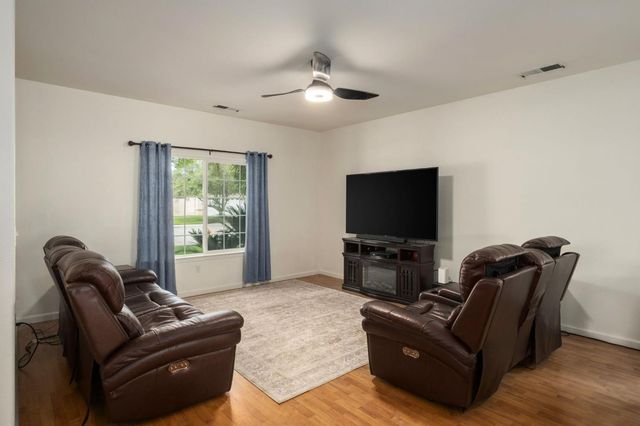 600 W Lake Street, Kingsburg, CA 93631