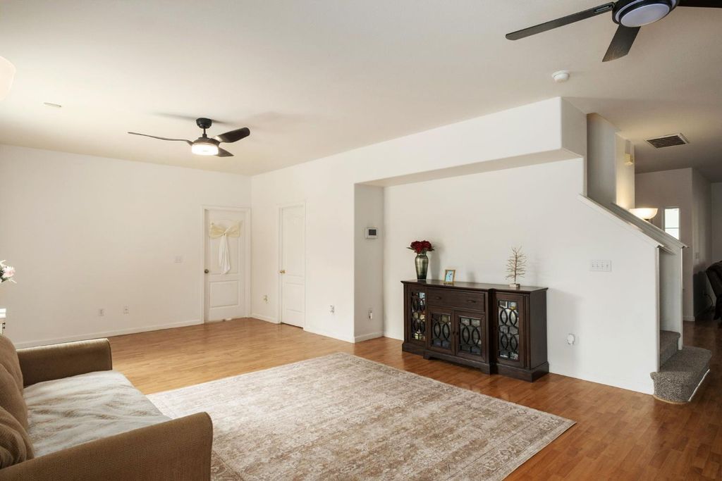 Image 15 of property listing at 600 W Lake Street, Kingsburg, CA 93631