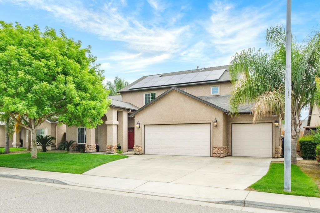 Image 2 of property listing at 600 W Lake Street, Kingsburg, CA 93631