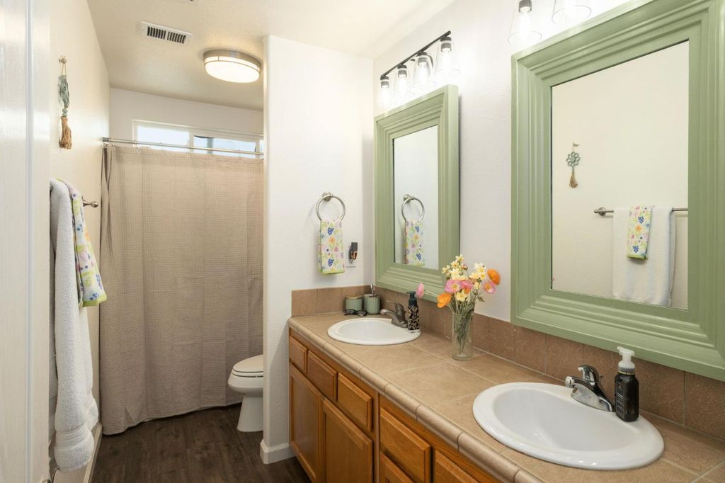 Image 25 of property listing at 600 W Lake Street, Kingsburg, CA 93631