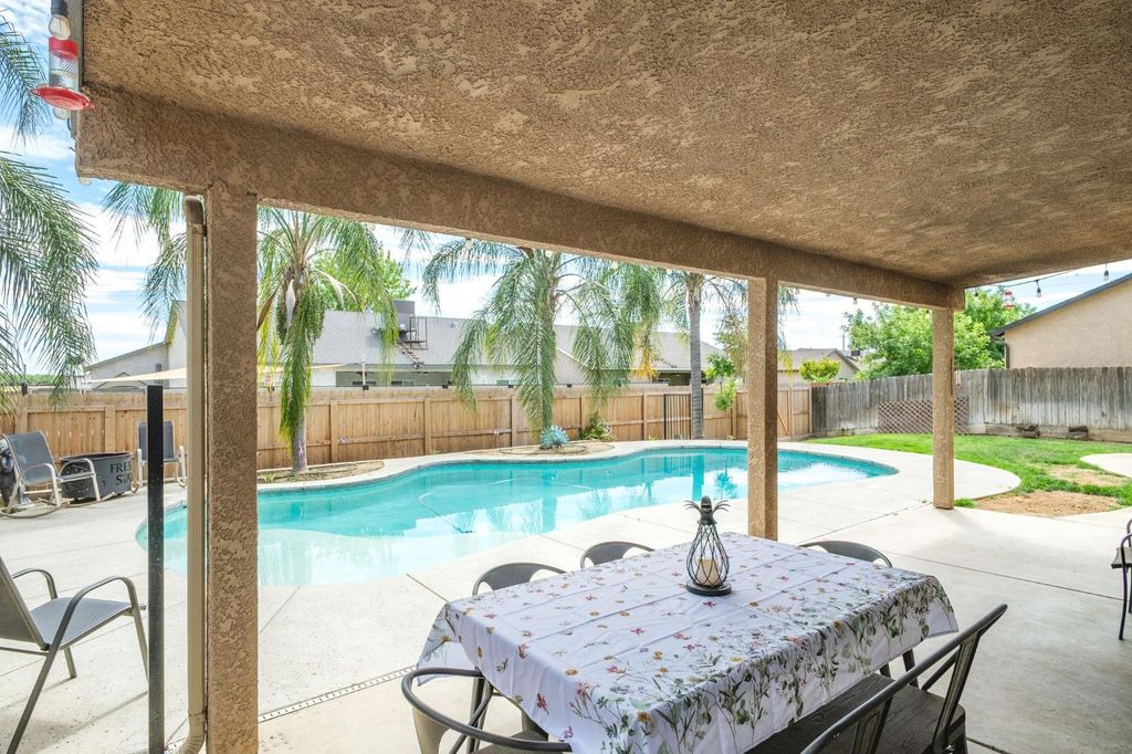 Image 27 of property listing at 600 W Lake Street, Kingsburg, CA 93631